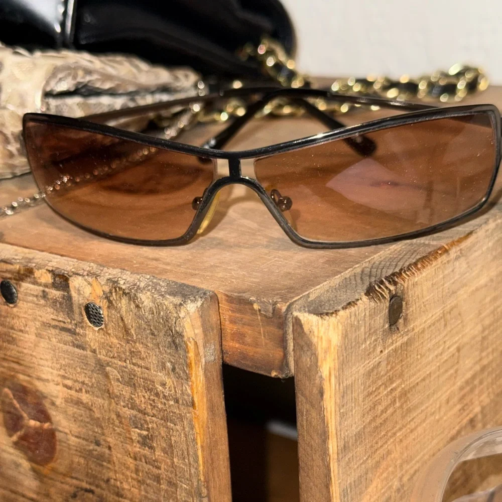 Sleek Minimalist Narrow Frame Sunnies - Y2K Streetwear Brown Tint